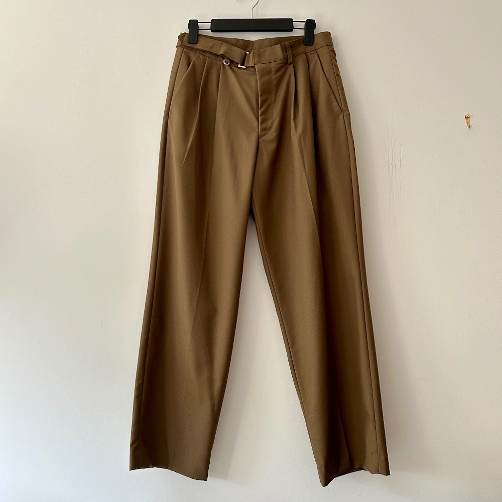 Estudio Niksen Answer Velcro Strap Pintuck Pants